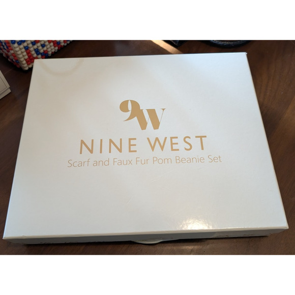 Nine West Scarf And Faux Fur Pom Beanie Set Ivory & Plaid NEW IN BOX - Picture 2 of 4